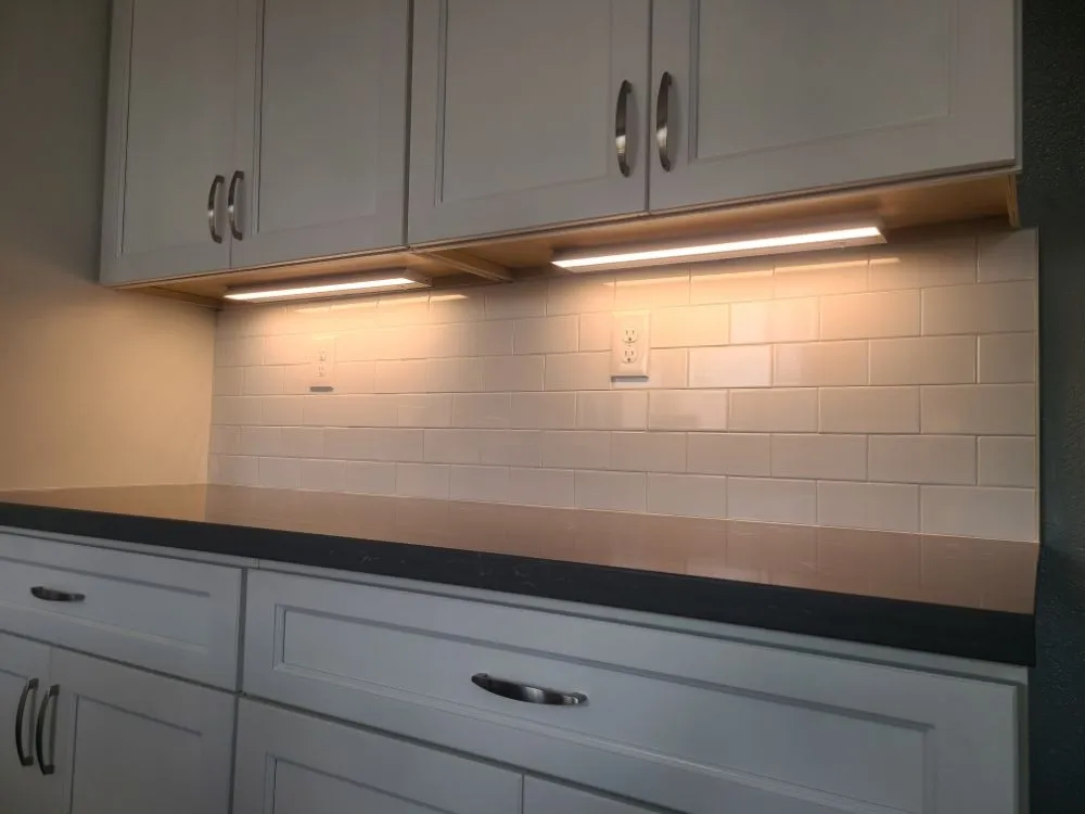 Expert electrician providing circuit breaker repair in , 