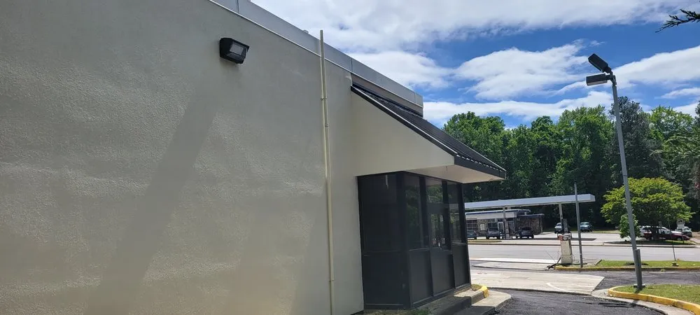 Licensed electrical service for homes in lighting installation,  by 