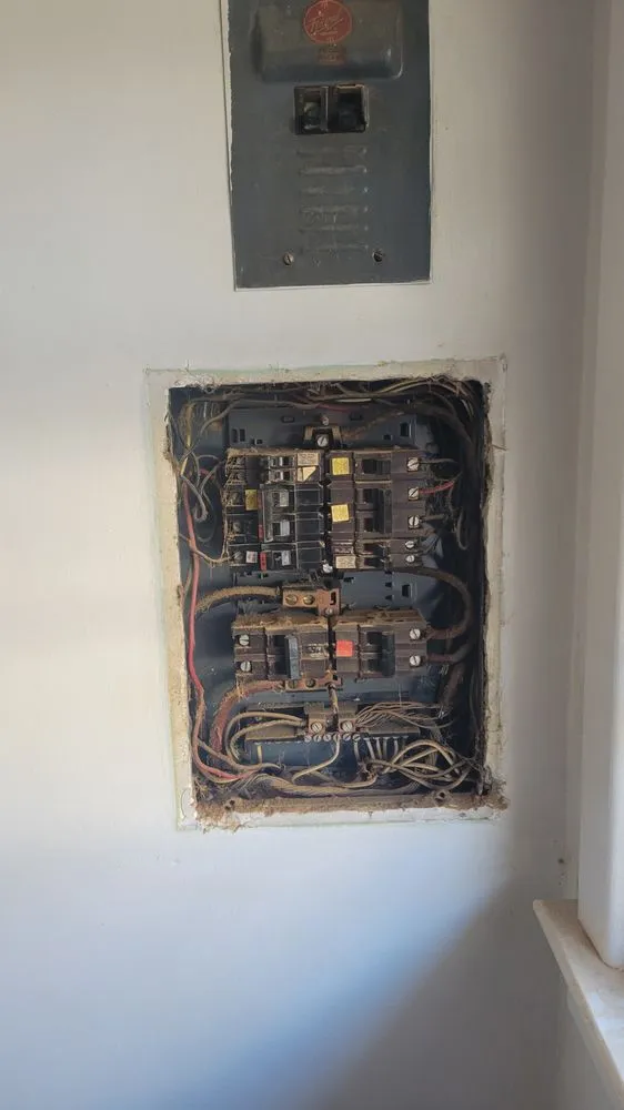 Certified electrician providing wiring installation in , 