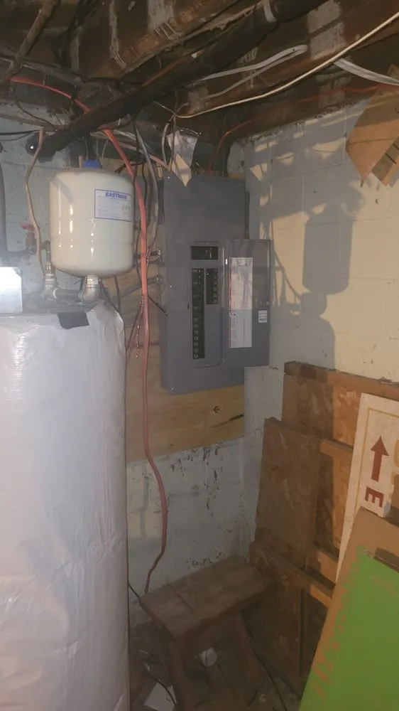 Licensed electrician providing outlet and switch repair in , 