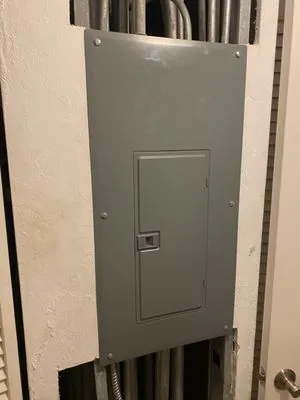 Ryders Electric Logo