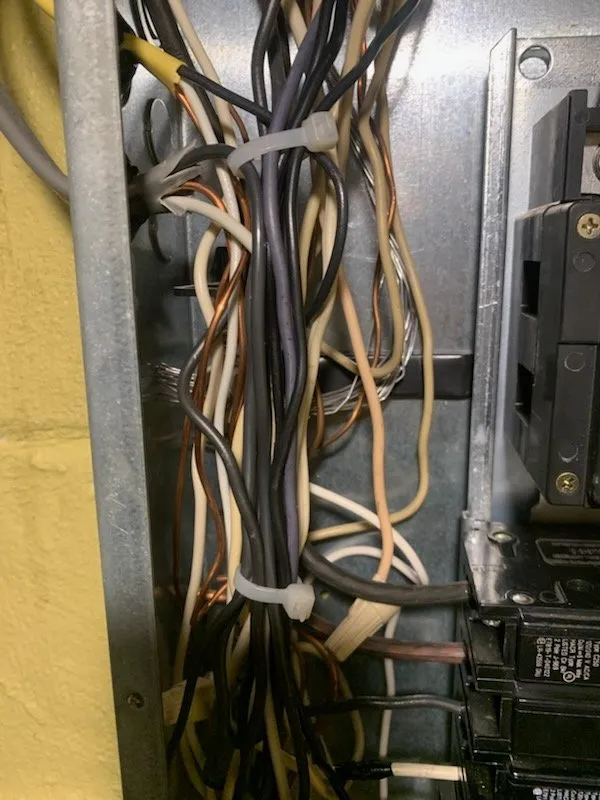 Affordable electrician providing outlet and switch repair in Creekside, PA - Ryl and Services
