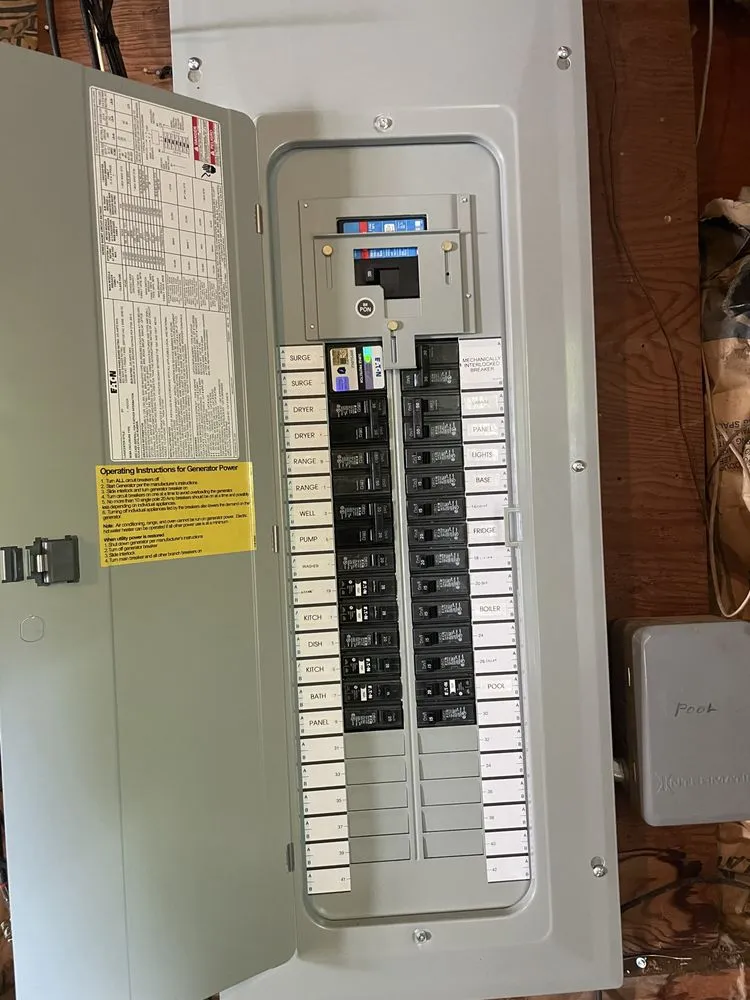 Certified electrician providing circuit breaker repair in , 