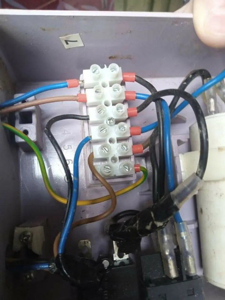 Licensed electrician providing electrical repair in Arden-Arcade, CA - Safi Electrician and Plumbing