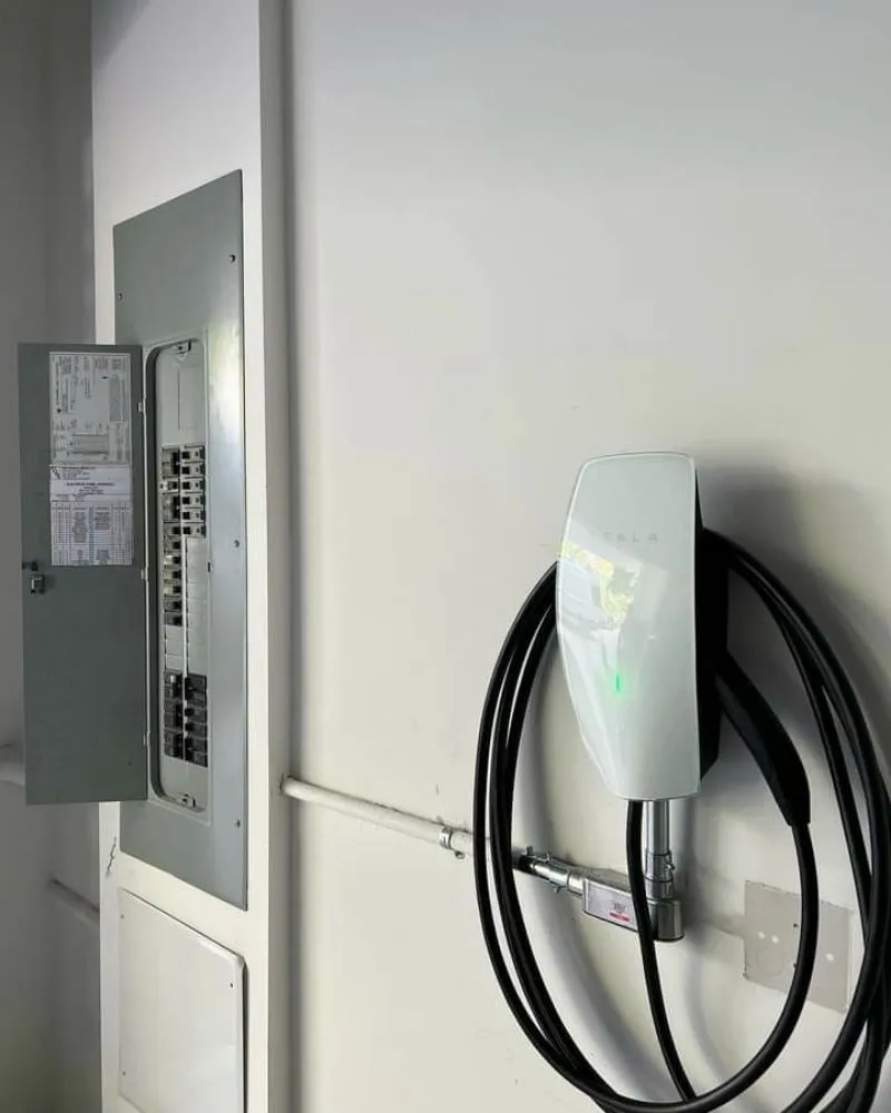 Affordable electrician providing panel upgrade in Arden-Arcade, CA - Safi Electrician and Plumbing