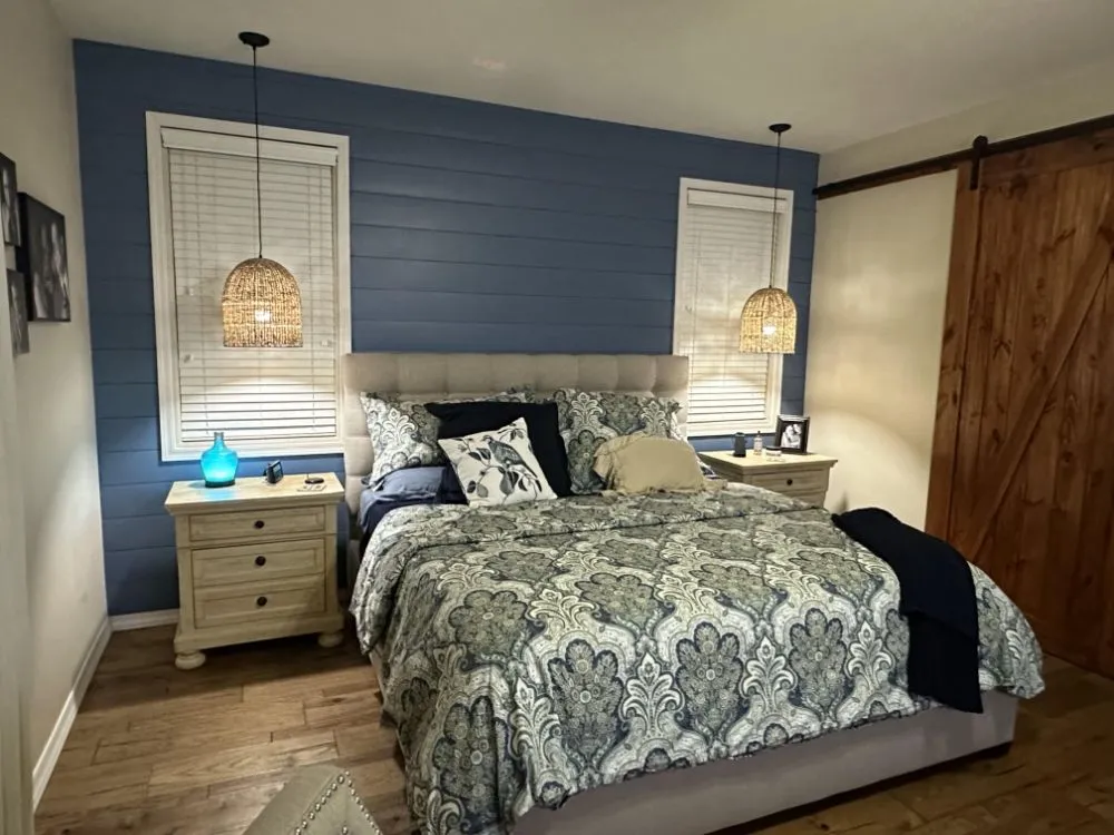 Certified electrician providing circuit breaker repair in , 