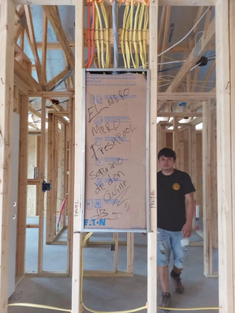 Slide of Salazar Electric