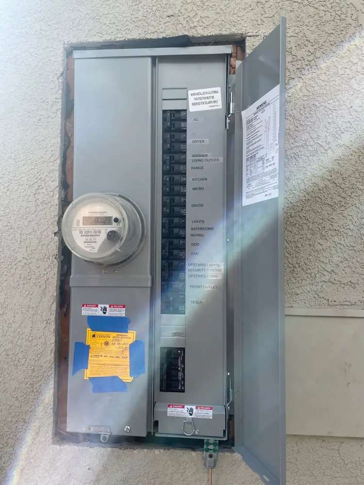 Expert electrician providing electrical repair in , 