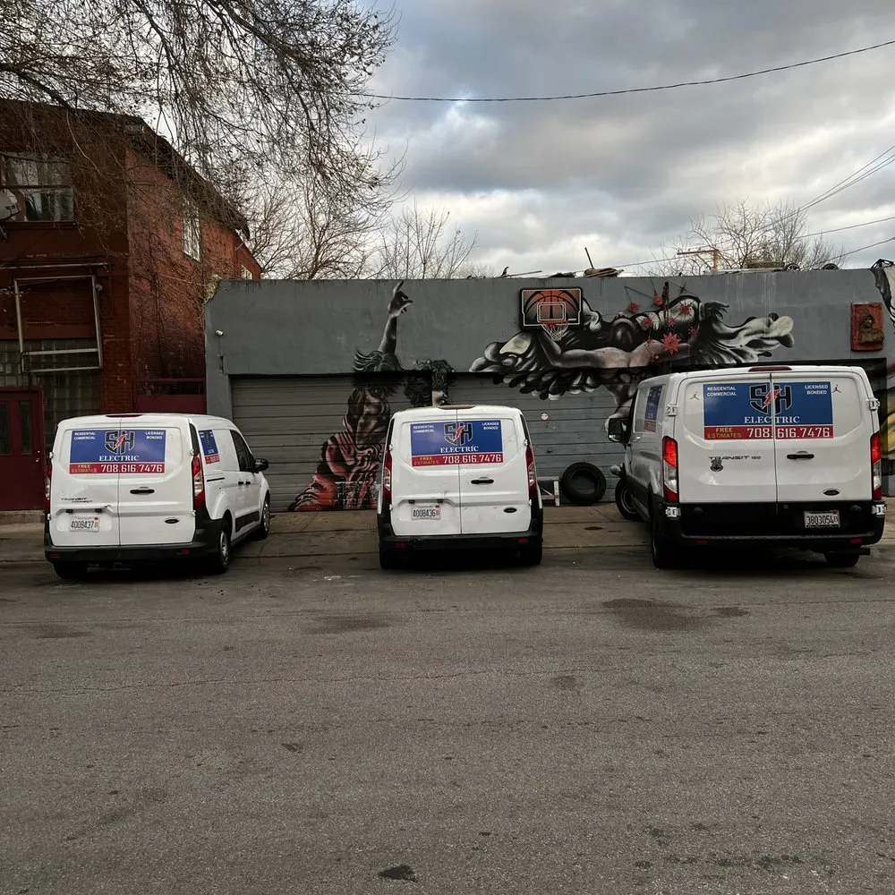 Affordable electrician providing outlet and switch repair in Forest View, IL - Salvador Hernández Electric