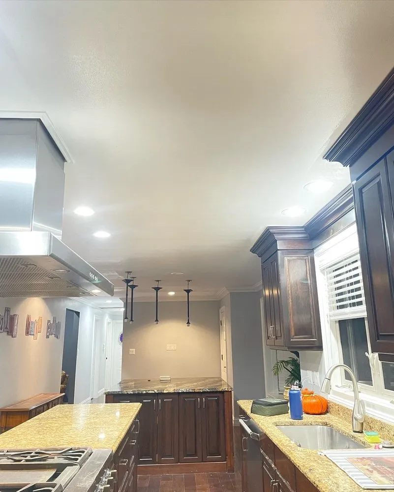 Certified electrician providing electrical repair in Lexington-Fayette, KY - Sambuilds Company