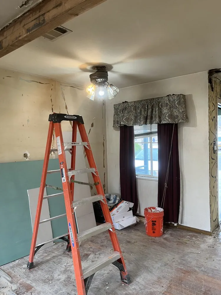 Slide of SamNoa Electric