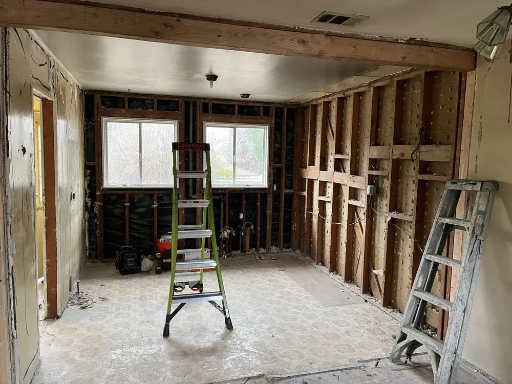 Slide of SamNoa Electric