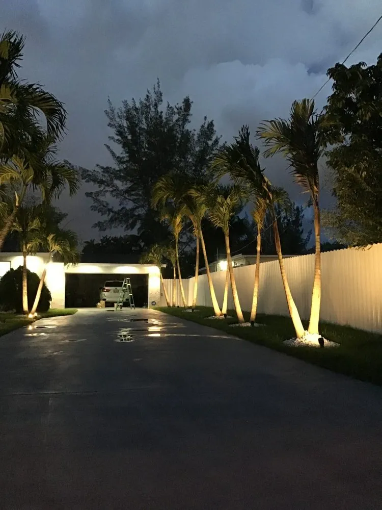 Emergency electrician providing emergency electrical service in , 