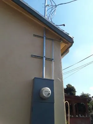 Santis Energy Electric Logo