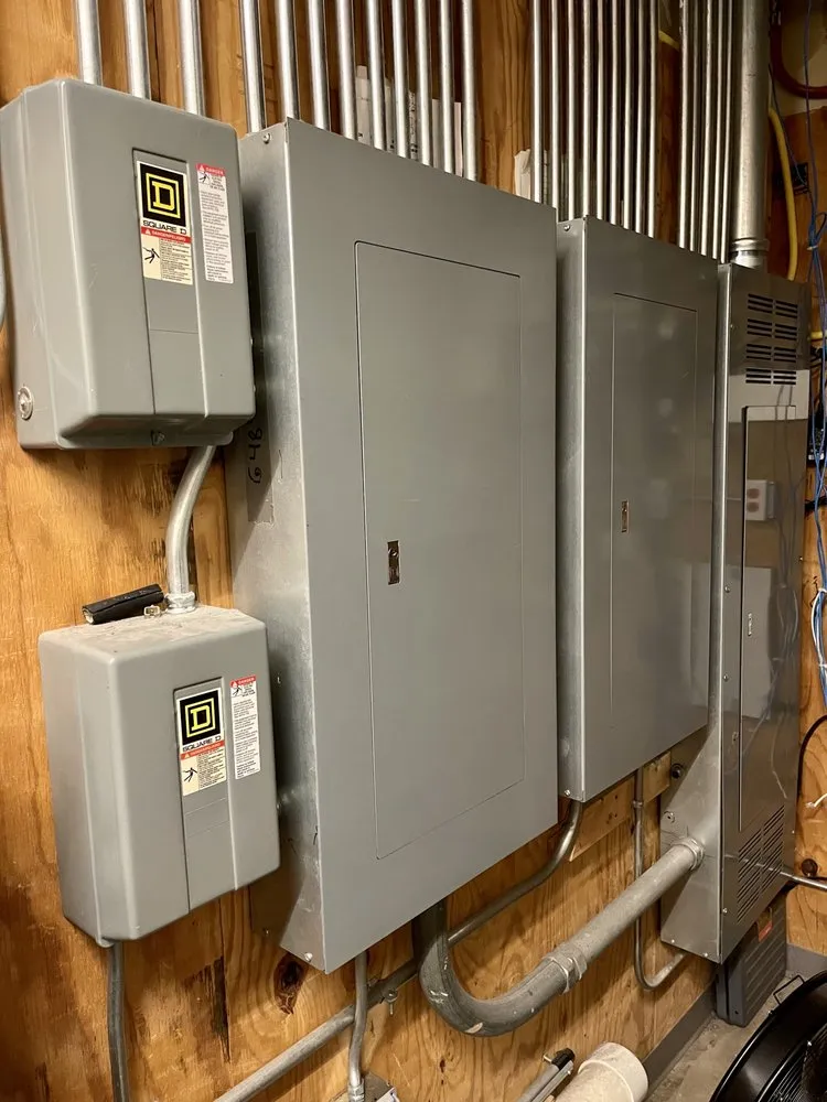 Emergency circuit breaker repair in ,  by Sapphire Electric