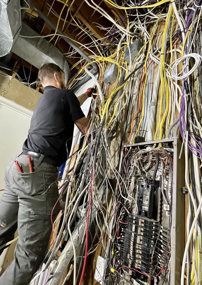 Slide of Sarah & Family Electrical Service