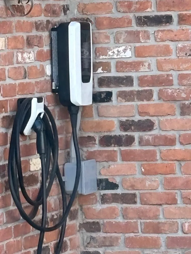 Slide of Saturn Electric