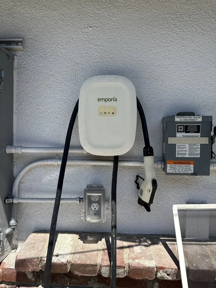Expert electrician providing outlet and switch repair in Pacoima, CA - Saul’s Top Electric