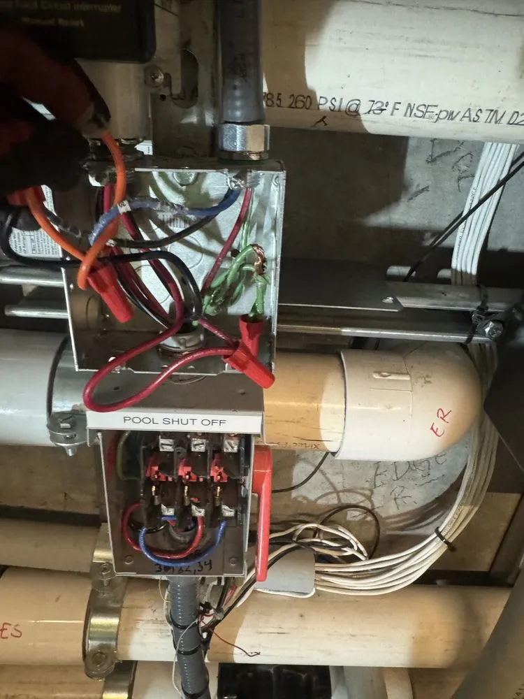 Professional electrical repair service in Pacoima, CA - Saul’s Top Electric