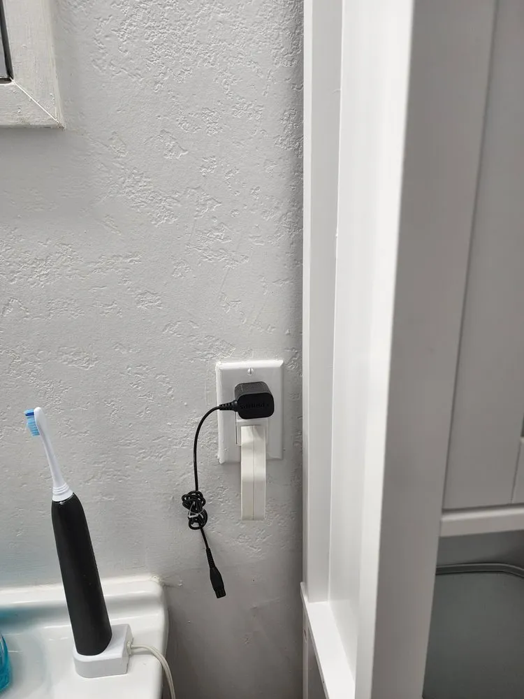 Affordable electrician providing circuit breaker repair in , 