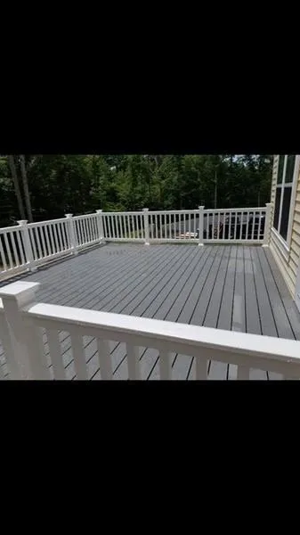 Certified electrician providing circuit breaker repair in , 