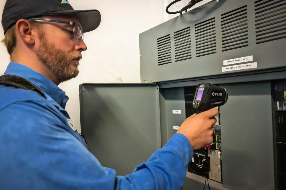 Slide of Scott The Electrician