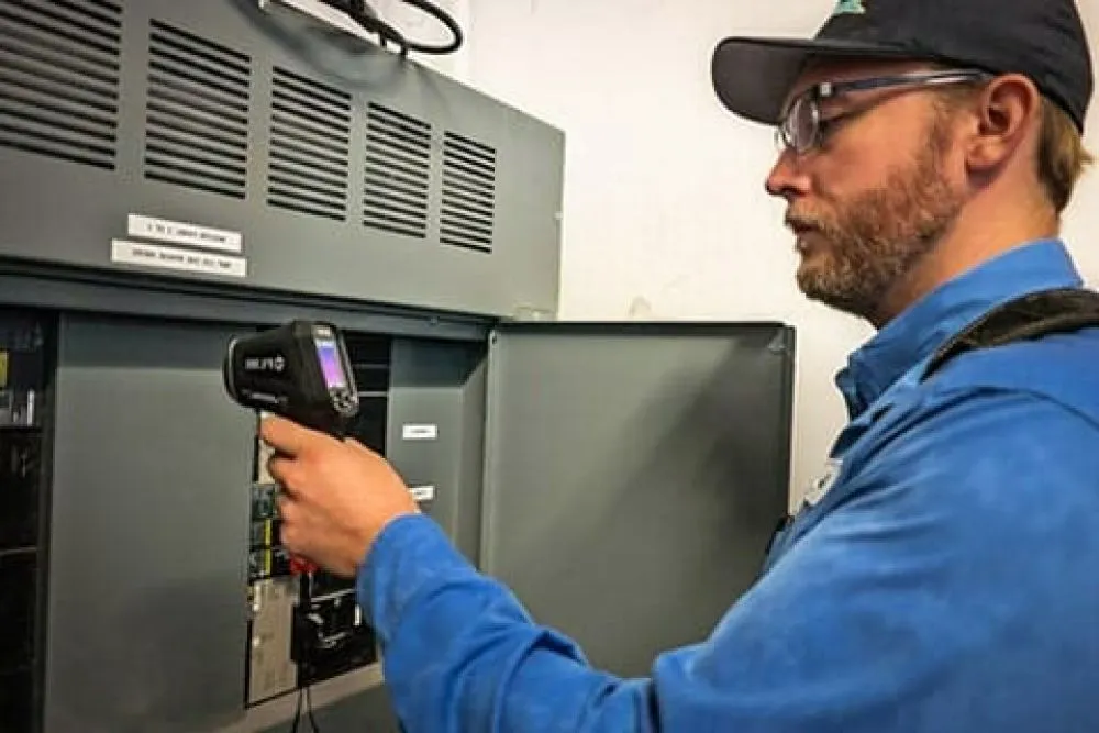 Slide of Scott The Electrician