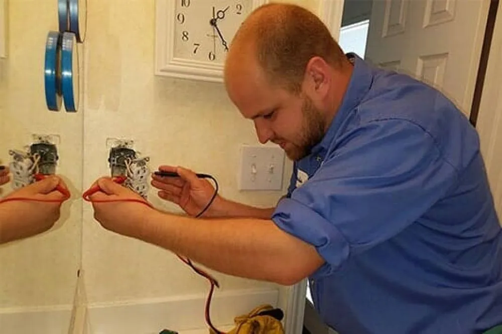 Slide of Scott The Electrician