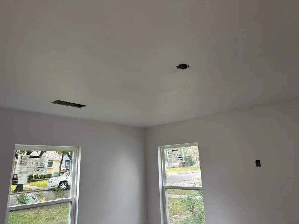 Trusted electrician providing emergency electrical service in , 