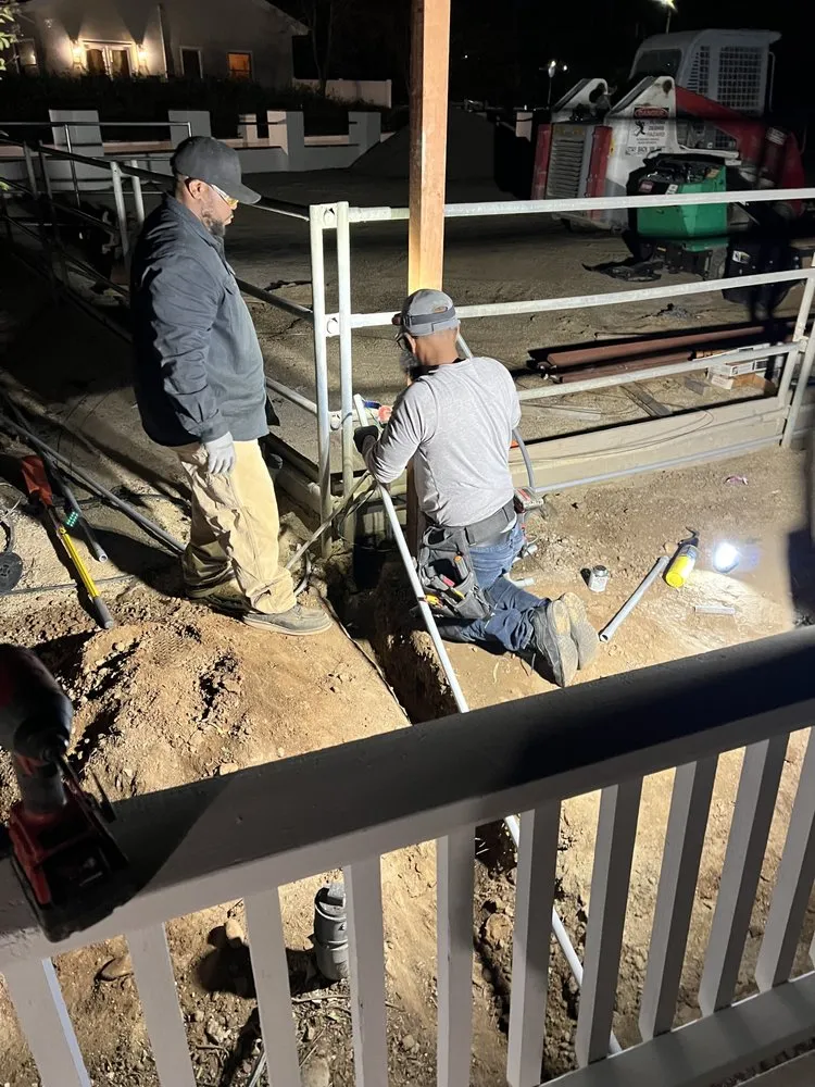 Licensed electrician providing electrical repair in , 