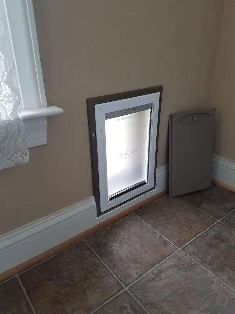 Certified electrician providing emergency electrical service in , 