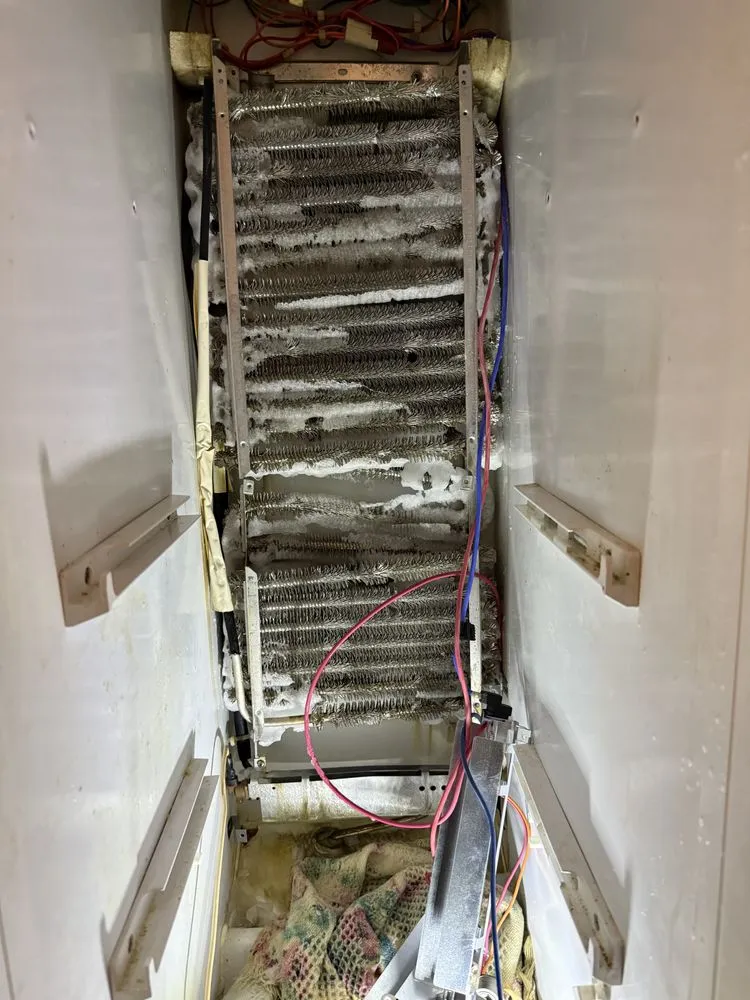 Licensed electrician providing emergency electrical service in , 