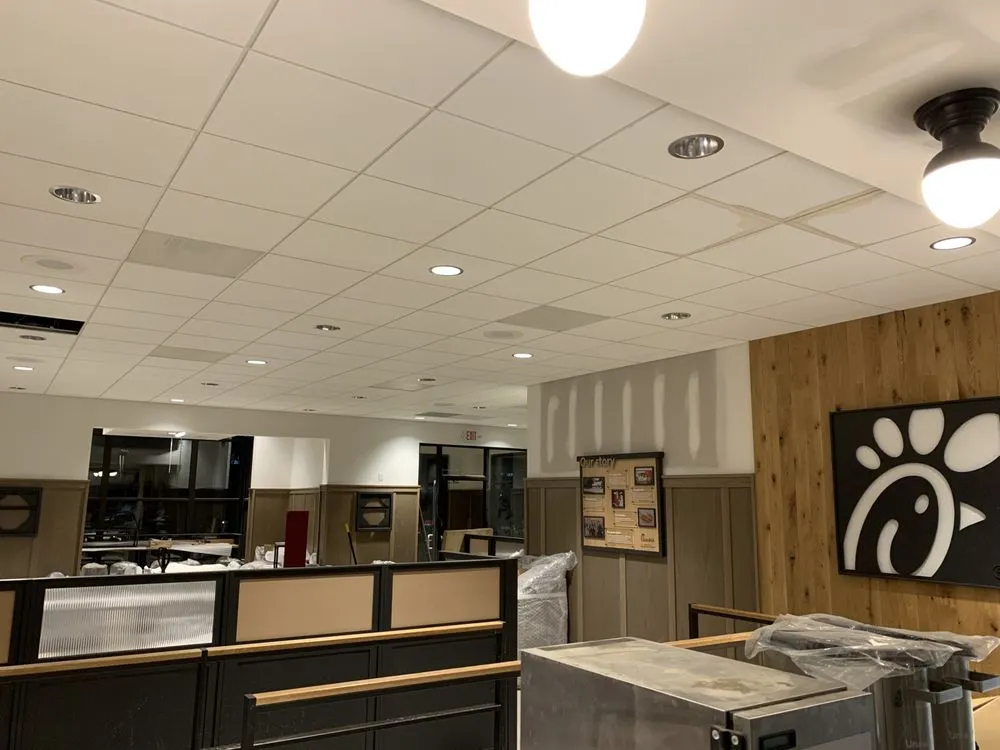 Professional electrician providing emergency electrical service in Engleside, VA - Ser Electric