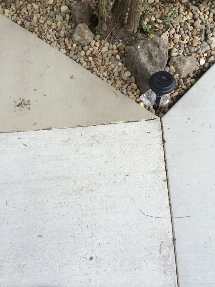 Slide of Serelli Construction