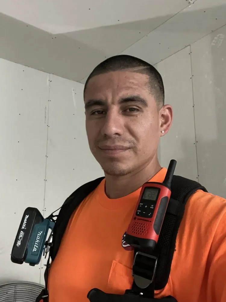 Slide of Serg The Electrician