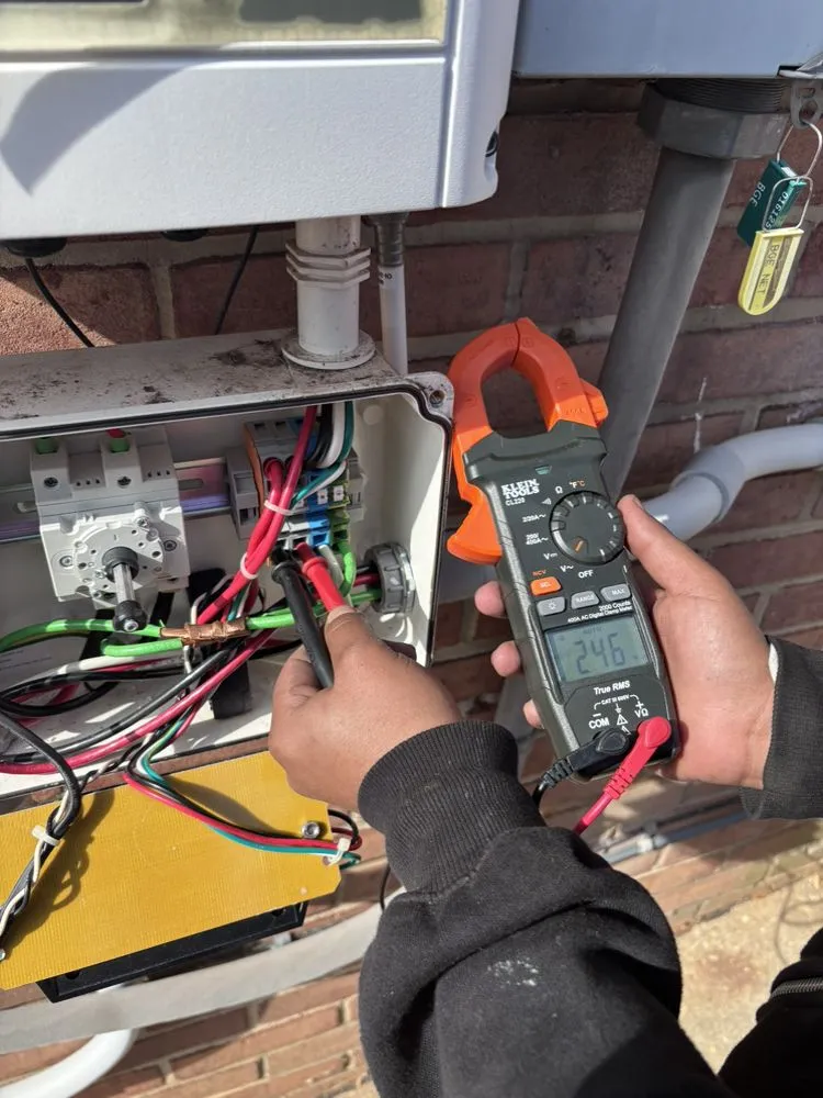 Slide of Servi Electricidad Daniels DR