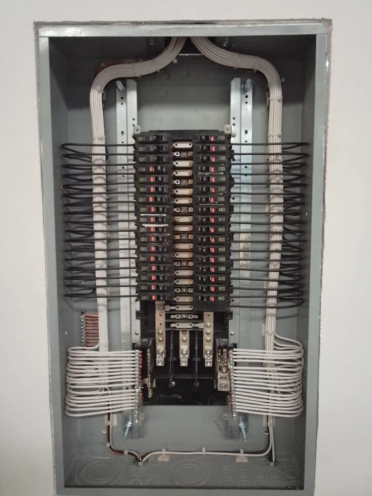 Slide of Servi Electricidad Daniels DR