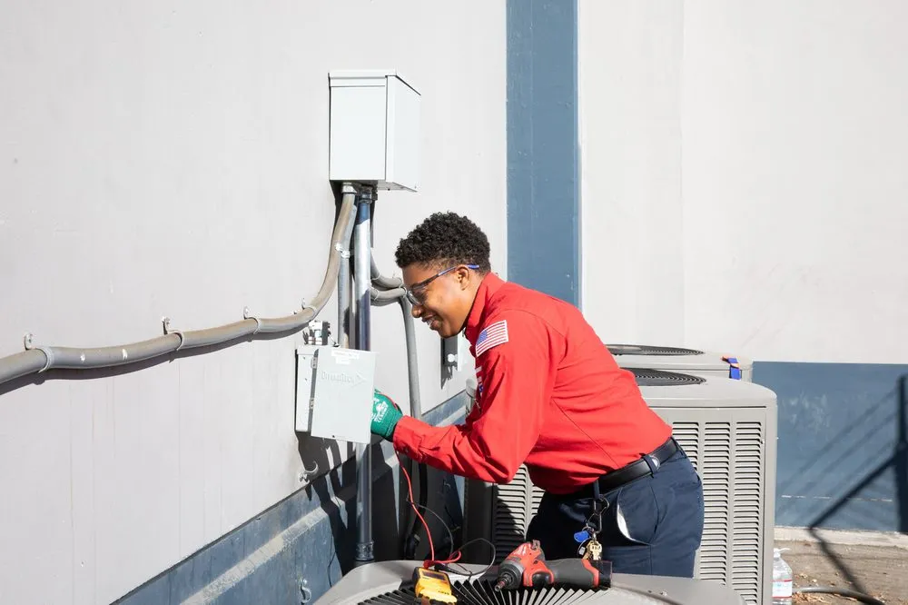 Expert electrician providing circuit breaker repair in , 