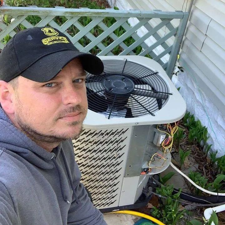 Reliable electrician providing lighting installation in Energy, IL - Service Detectives