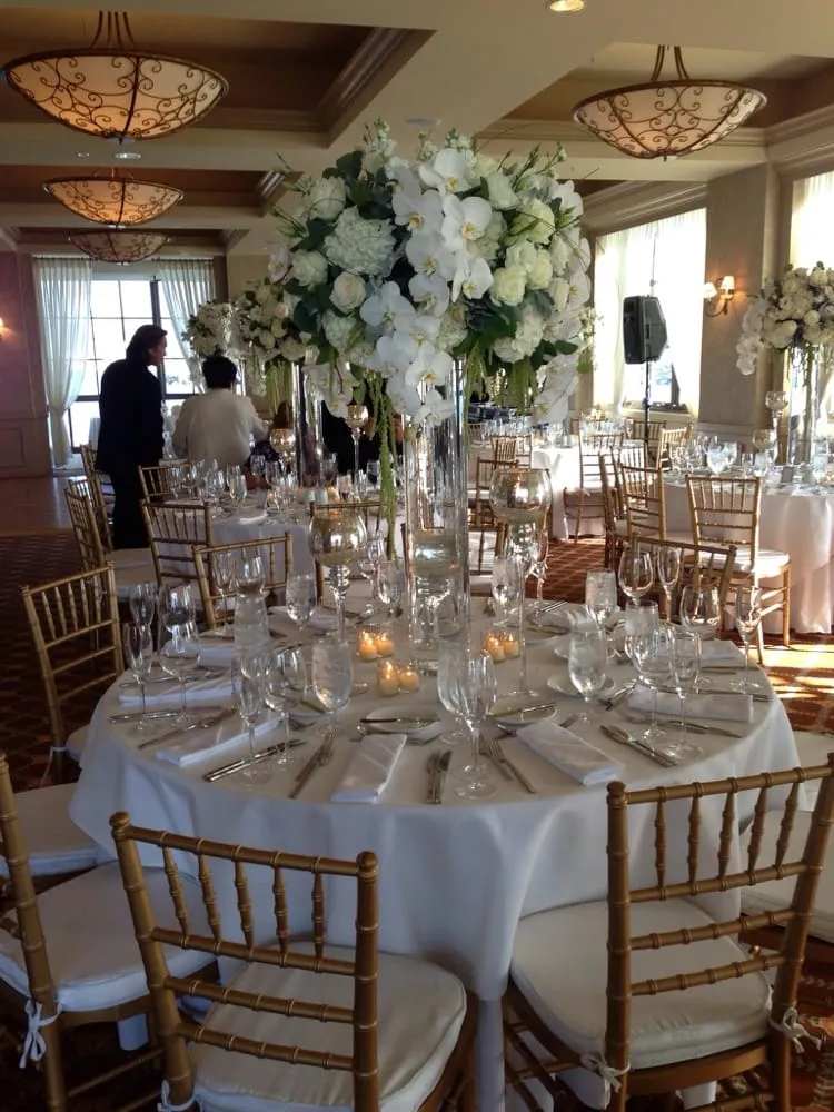 Trusted electrical service for homes in lighting installation, by