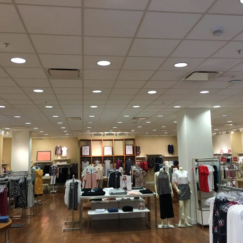 Emergency electrician providing emergency electrical service in , 