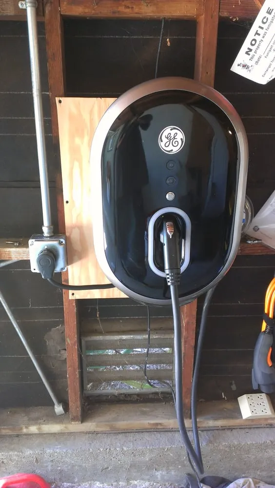 Trusted outlet and switch repair service in ,  - Service Rite Electric, Inc.