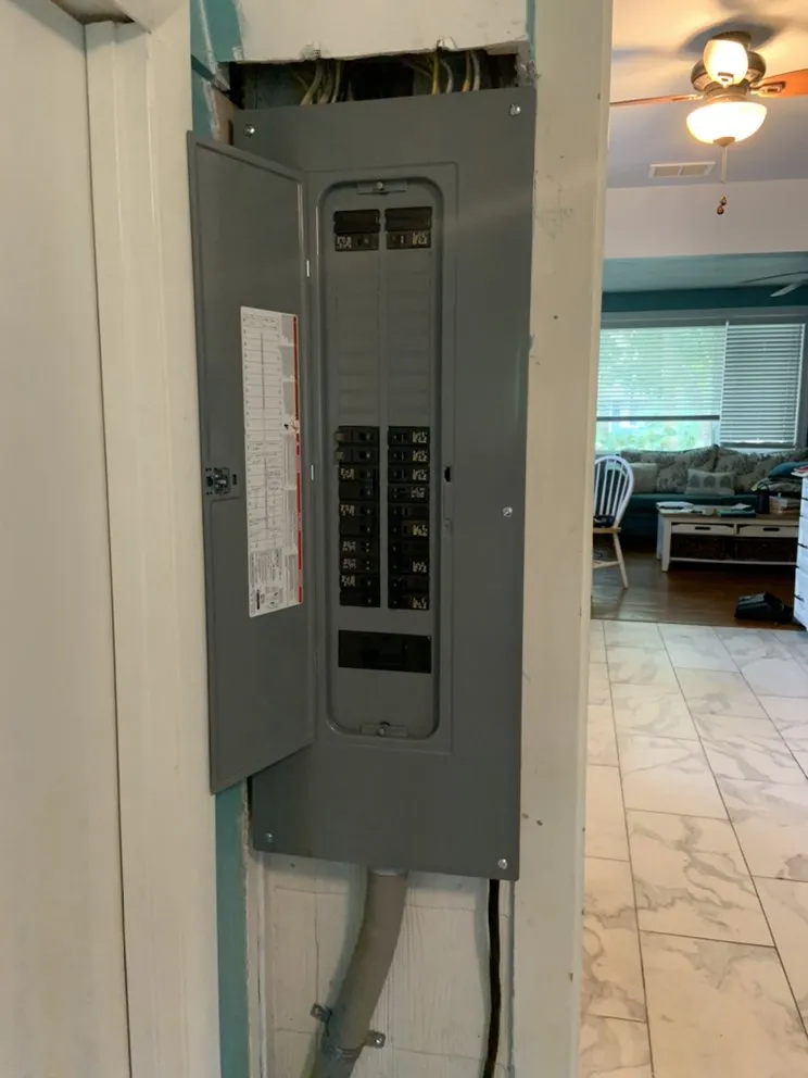 Emergency electrical service for homes in circuit breaker repair,  by 