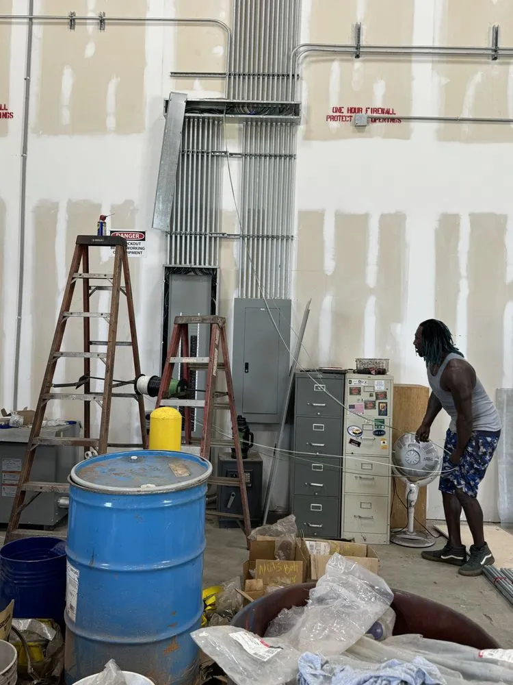 Licensed electrician providing circuit breaker repair in Suwanee, GA - Services Per Hines