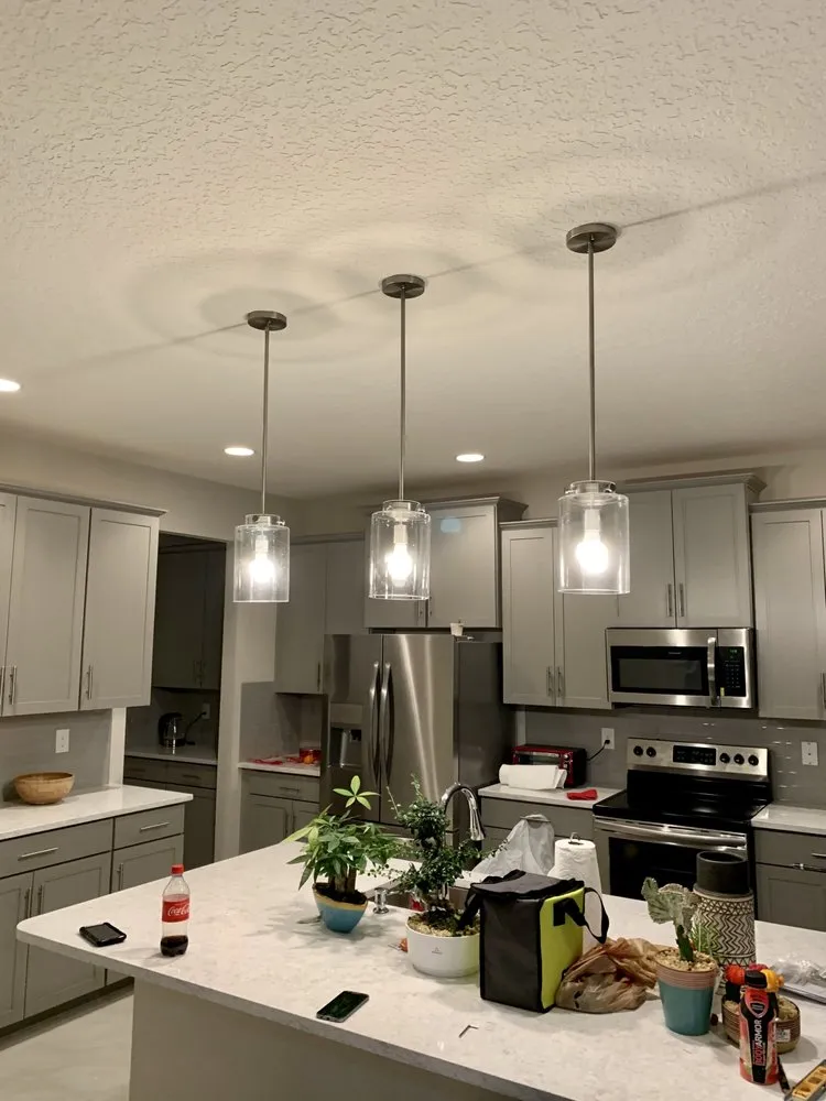 Slide of Seyer Handy Tech Solutions