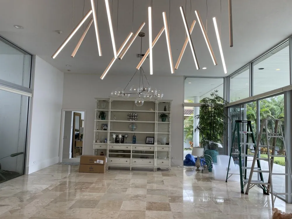 Slide of Seyer Handy Tech Solutions