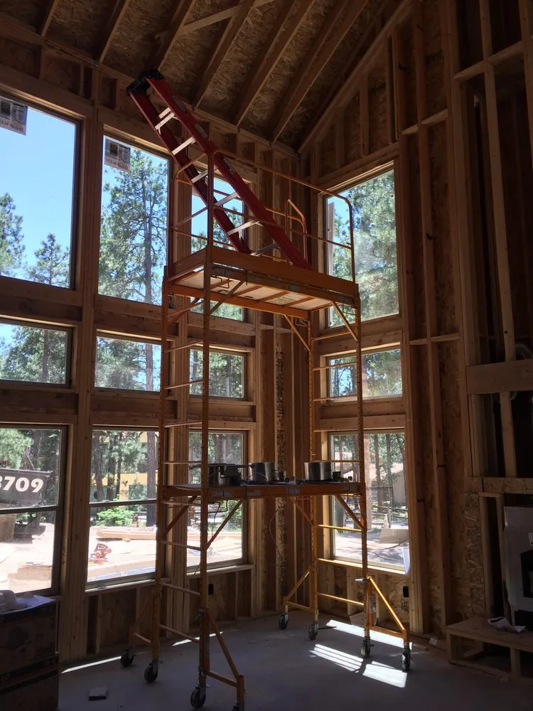 Emergency electrician providing circuit breaker repair in , 