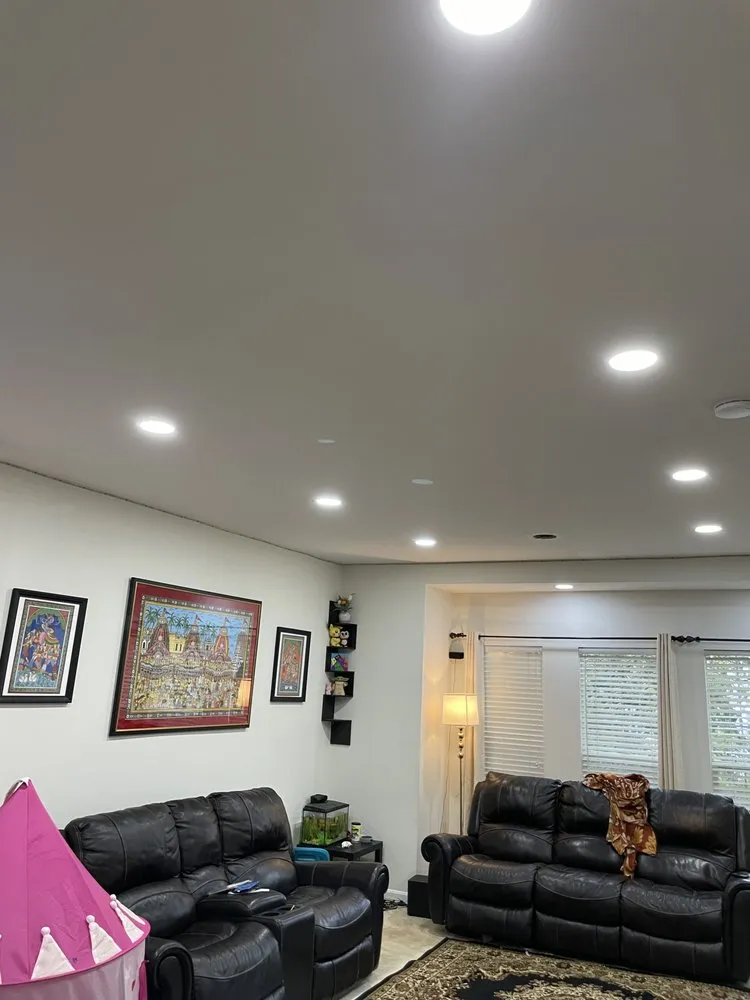 Licensed electrician providing emergency electrical service in Woodbridge, VA - S&H Contracting Unlimited