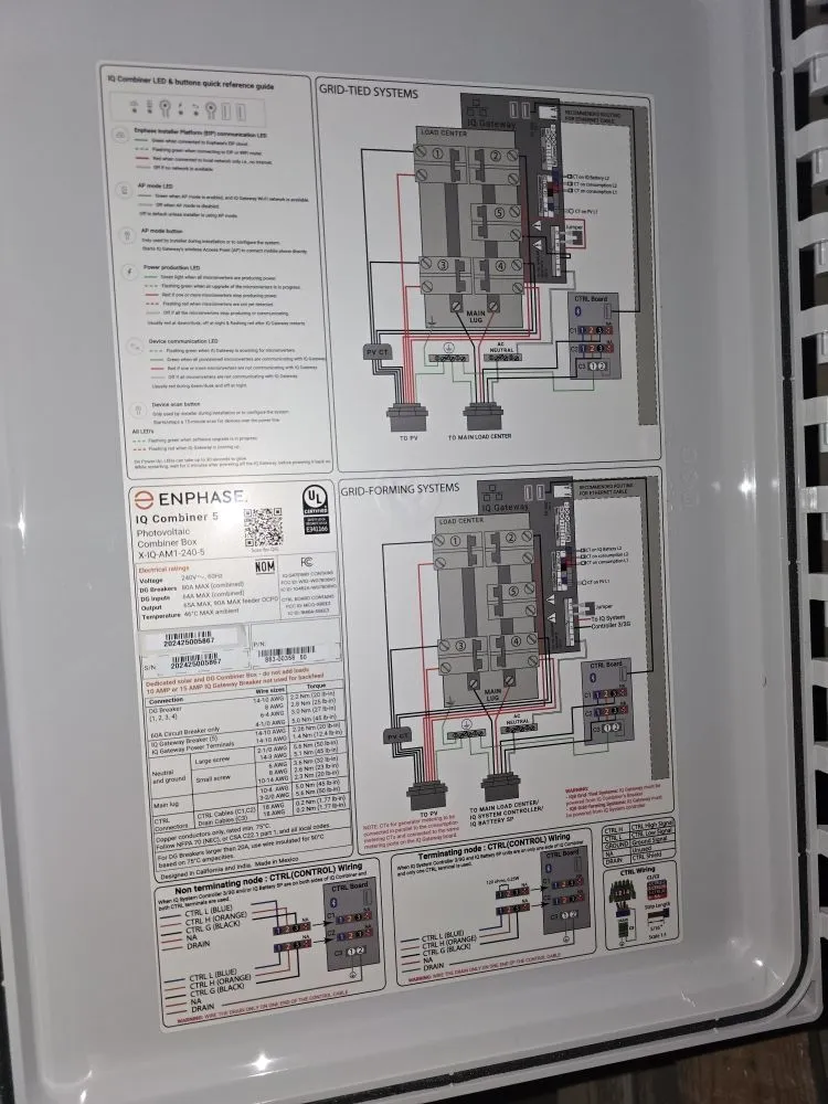 Licensed electrician providing electrical repair in , 
