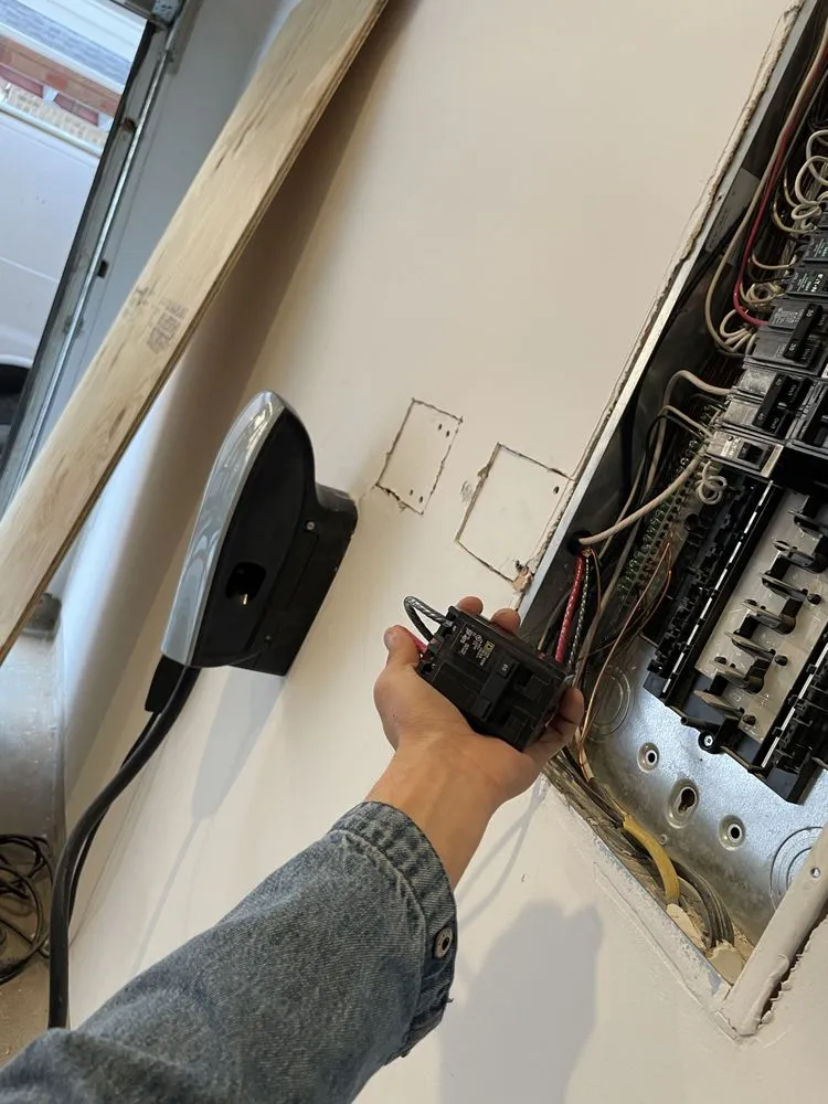 Reliable electrician providing wiring installation in , 